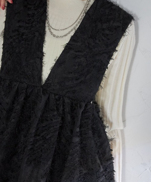 each（イーチ）の「深Vネックフリンジジャガードバルーンペプラムベスト（ベスト・レディース・ブラック/アイボリー・FREE）」の12枚目の写真