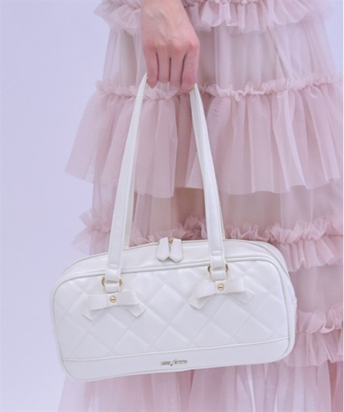 axes femme（アクシーズファム）の「ヨコ型キルトボストンバッグ（ボストンバッグ・レディース・ホワイト/ブラック・FREE）」の2枚目の写真