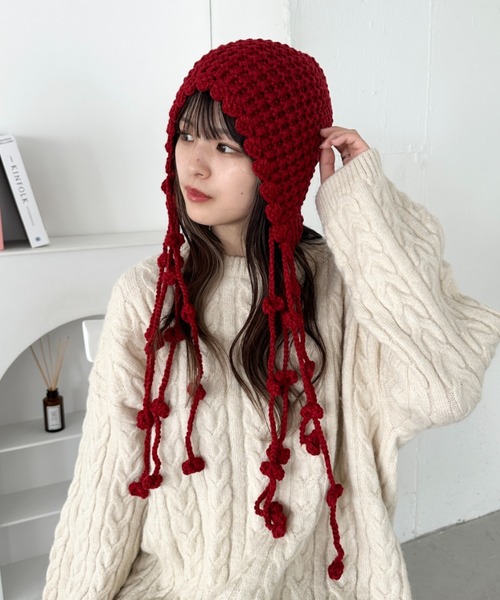 CLEA（クレア）の「ポンポン付きフードニットキャップ（ニットキャップ/ビーニー・レディース・レッド/ベージュ/アイボリー/ブラック/グレー・FREE）」の5枚目の写真