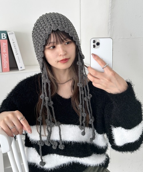 CLEA（クレア）の「ポンポン付きフードニットキャップ（ニットキャップ/ビーニー・レディース・レッド/ベージュ/アイボリー/ブラック/グレー・FREE）」の22枚目の写真