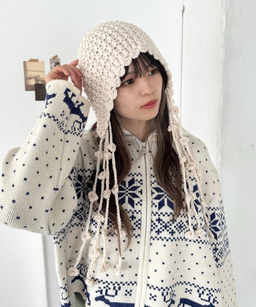 CLEA（クレア）の「ポンポン付きフードニットキャップ（ニットキャップ/ビーニー・レディース・レッド/ベージュ/アイボリー/ブラック/グレー・FREE）」の7枚目の写真