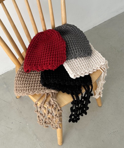 CLEA（クレア）の「ポンポン付きフードニットキャップ（ニットキャップ/ビーニー・レディース・レッド/ベージュ/アイボリー/ブラック/グレー・FREE）」の6枚目の写真