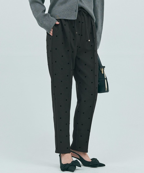 coca(coca)(コカ)の「フロッキードット ストレッチテーパードパンツ(スラックス・レディース・B/A/ブラック/グレー/ライトベージュ・S/M/L)」の4枚目の写真