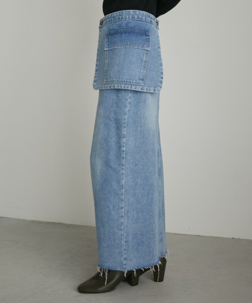 Aunt Marie's(アントマリーズ)の「アシメサロン付きスリットデニムロングスカート(デニムスカート・レディース・ブルー・FREE/S)」の2枚目の写真
