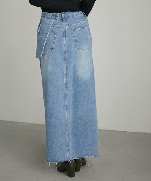 Aunt Marie's(アントマリーズ)の「アシメサロン付きスリットデニムロングスカート(デニムスカート・レディース・ブルー・FREE/S)」の4枚目の写真