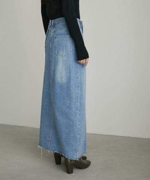 Aunt Marie's(アントマリーズ)の「アシメサロン付きスリットデニムロングスカート(デニムスカート・レディース・ブルー・FREE/S)」の6枚目の写真