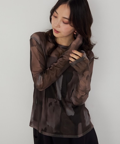 forksy.（フォルクシー）の「【forksy.】水彩アート総柄パワーメッシュプルオーバー（Tシャツ/カットソー・レディース・クリーム/チャコール/ベージュ/ピンク/グレー/ブルー/ブラウン・FREE）」の3枚目の写真