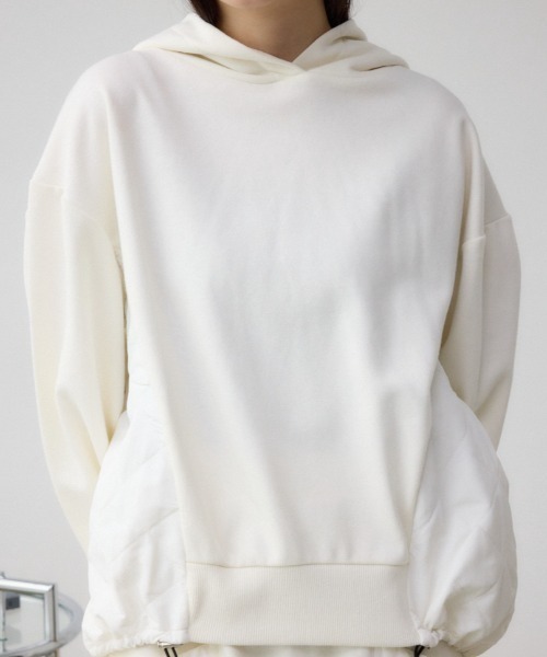 AZUL by moussy(アズールバイマウジー)の「キルティングデザインフーディー(Tシャツ/カットソー・レディース・アイボリー/ブラック/カーキ・SMALL/MEDIUM)」の1枚目の写真