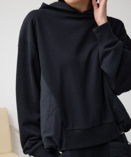AZUL by moussy(アズールバイマウジー)の「キルティングデザインフーディー(Tシャツ/カットソー・レディース・アイボリー/ブラック/カーキ・SMALL/MEDIUM)」の2枚目の写真