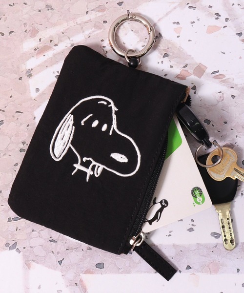 新品★SNOOPY【ナイロン　パスケース　コインケース】リールつき　フェイス刺繍 楽天市場】スヌーピー フェイス刺繍リール付きパスケース 定期