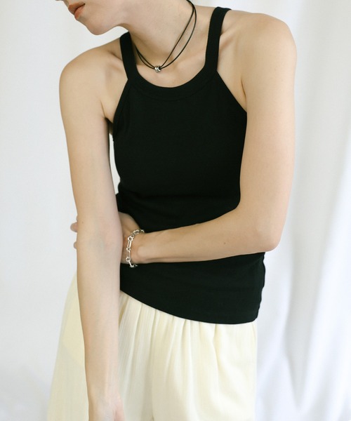 select MOCA（セレクトモカ）の「カップ付きホルターネックタンク（タンクトップ・レディース・アイボリー/グレイッシュベージュ/ブラック・FREE）」の2枚目の写真