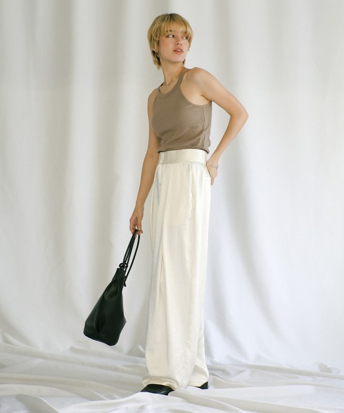 select MOCA（セレクトモカ）の「カップ付きホルターネックタンク（タンクトップ・レディース・アイボリー/グレイッシュベージュ/ブラック・FREE）」の7枚目の写真