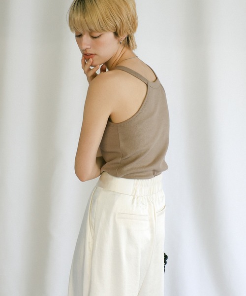 select MOCA（セレクトモカ）の「カップ付きホルターネックタンク（タンクトップ・レディース・アイボリー/グレイッシュベージュ/ブラック・FREE）」の11枚目の写真