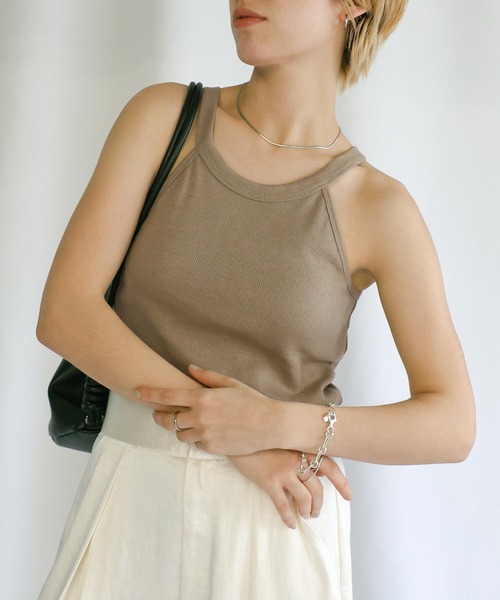 select MOCA（セレクトモカ）の「カップ付きホルターネックタンク（タンクトップ・レディース・アイボリー/グレイッシュベージュ/ブラック・FREE）」の10枚目の写真