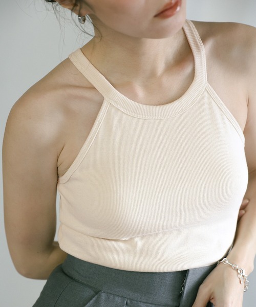 select MOCA（セレクトモカ）の「カップ付きホルターネックタンク（タンクトップ・レディース・アイボリー/グレイッシュベージュ/ブラック・FREE）」の19枚目の写真