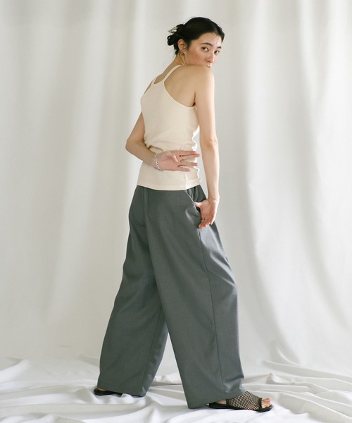 select MOCA（セレクトモカ）の「カップ付きホルターネックタンク（タンクトップ・レディース・アイボリー/グレイッシュベージュ/ブラック・FREE）」の21枚目の写真