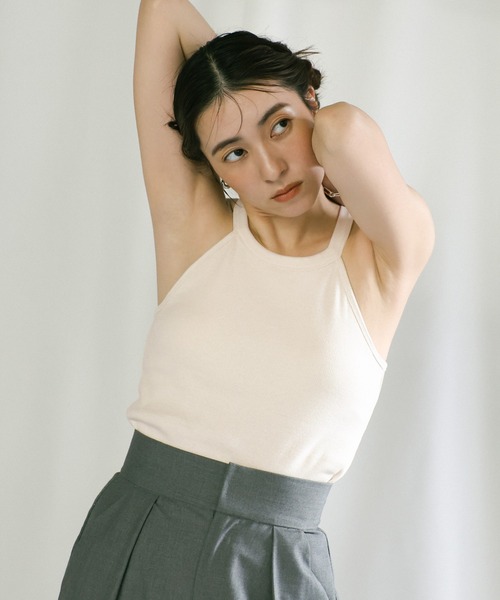 select MOCA（セレクトモカ）の「カップ付きホルターネックタンク（タンクトップ・レディース・アイボリー/グレイッシュベージュ/ブラック・FREE）」の18枚目の写真