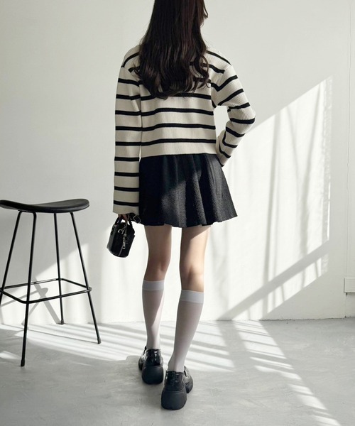 one after another NICE CLAUP（ワンアフターアナザーナイスクラップ）の「ゴールドボタンカーディガン【WEB限定商品】（カーディガン/ボレロ・レディース・ピンク/オフホワイト/サックスブルー/ブラック/ホワイト×ブラック・FREE）」の14枚目の写真