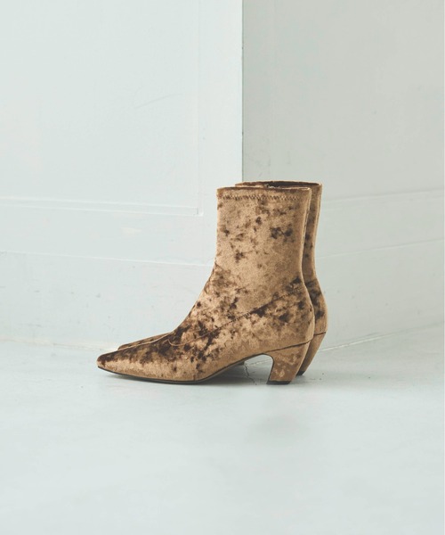 LE VERNIS（ル・ベルニ）の「LE VERNIS(ル・ベルニ)Velor stretch boots（ブーツ・レディース・ブラック/ブラウン・24.5/23.5）」の2枚目の写真