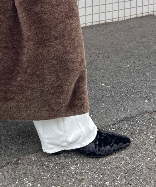 LE VERNIS（ル・ベルニ）の「LE VERNIS(ル・ベルニ)Velor stretch boots（ブーツ・レディース・ブラック/ブラウン・24.5/23.5）」の4枚目の写真