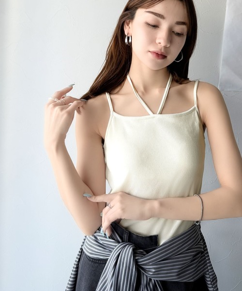 mily bilet（ミウィビレット）の「【mily bilet】オールシーズンの必需品！カップ付きホルターネック風ストラップキャミソール（キャミソール・レディース・ブラック/ブラック系その他/チャコールグレー/アイボリー・X-LARGE/LARGE/MEDIUM/SMALL）」の8枚目の写真