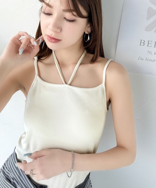 mily bilet（ミウィビレット）の「【mily bilet】オールシーズンの必需品！カップ付きホルターネック風ストラップキャミソール（キャミソール・レディース・ブラック/ブラック系その他/チャコールグレー/アイボリー・X-LARGE/LARGE/MEDIUM/SMALL）」の11枚目の写真