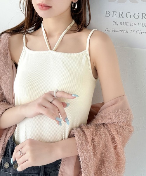 mily bilet（ミウィビレット）の「【mily bilet】オールシーズンの必需品！カップ付きホルターネック風ストラップキャミソール（キャミソール・レディース・ブラック/ブラック系その他/チャコールグレー/アイボリー・X-LARGE/LARGE/MEDIUM/SMALL）」の5枚目の写真