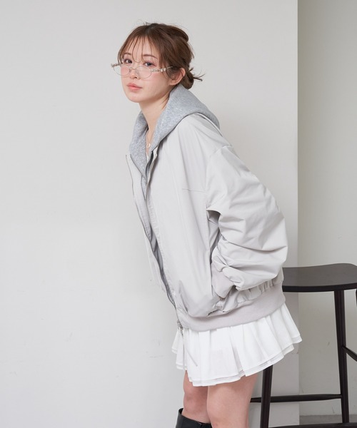 RAY CASSIN（レイカズン）の「フード付ルーズMA-1（MA-1・レディース・グレー/ホワイト/ネイビー・FREE）」の21枚目の写真