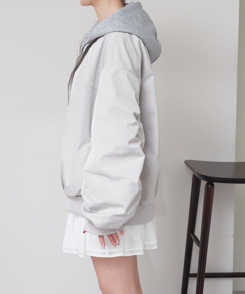 RAY CASSIN（レイカズン）の「フード付ルーズMA-1（MA-1・レディース・グレー/ホワイト/ネイビー・FREE）」の17枚目の写真