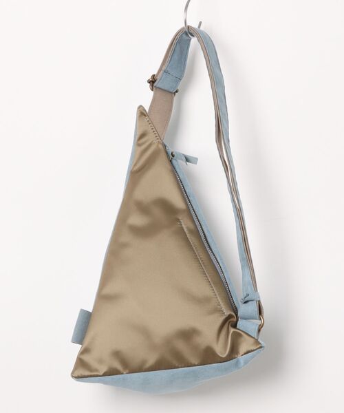 CLEDRAN(クレドラン)の「【軽量 スエード調】CL3773 SENT TRIANGLE SHOULDER(ショルダーバッグ・レディース・ブルーグレー/グレイッシュベージュ/スモークピンク/ブラック・FREE)」の19枚目の写真