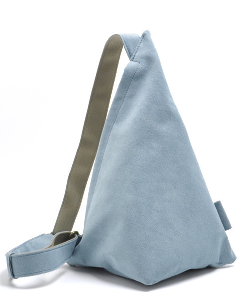 CLEDRAN(クレドラン)の「【軽量 スエード調】CL3773 SENT TRIANGLE SHOULDER(ショルダーバッグ・レディース・ブルーグレー/グレイッシュベージュ/スモークピンク/ブラック・FREE)」の3枚目の写真