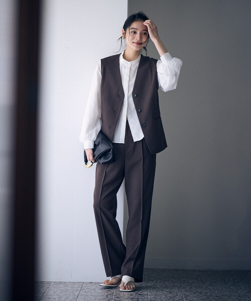 COMME CA ISM（コムサイズム）の「【ＵＶカット・吸汗速乾・接触冷感】kireri　ストレッチドライツイル　ジレ（ベスト・レディース・グレイッシュベージュ/ダークブラウン・MEDIUM/LARGE）」の3枚目の写真