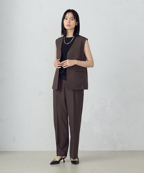 COMME CA ISM（コムサイズム）の「【ＵＶカット・吸汗速乾・接触冷感】kireri　ストレッチドライツイル　ジレ（ベスト・レディース・グレイッシュベージュ/ダークブラウン・MEDIUM/LARGE）」の4枚目の写真