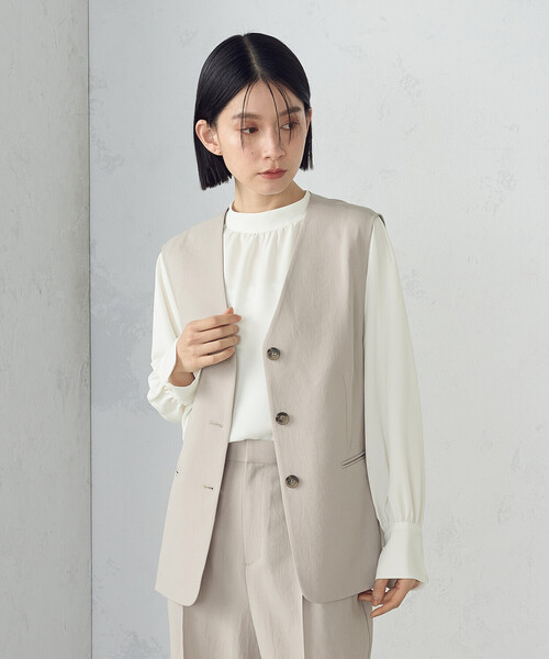 COMME CA ISM（コムサイズム）の「【ＵＶカット・吸汗速乾・接触冷感】kireri　ストレッチドライツイル　ジレ（ベスト・レディース・グレイッシュベージュ/ダークブラウン・MEDIUM/LARGE）」の9枚目の写真