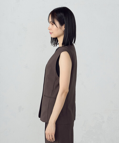COMME CA ISM（コムサイズム）の「【ＵＶカット・吸汗速乾・接触冷感】kireri　ストレッチドライツイル　ジレ（ベスト・レディース・グレイッシュベージュ/ダークブラウン・MEDIUM/LARGE）」の12枚目の写真