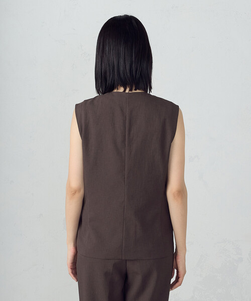 COMME CA ISM（コムサイズム）の「【ＵＶカット・吸汗速乾・接触冷感】kireri　ストレッチドライツイル　ジレ（ベスト・レディース・グレイッシュベージュ/ダークブラウン・MEDIUM/LARGE）」の13枚目の写真