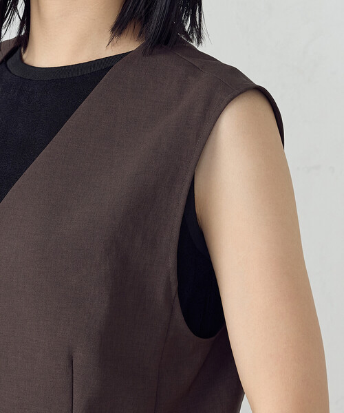 COMME CA ISM（コムサイズム）の「【ＵＶカット・吸汗速乾・接触冷感】kireri　ストレッチドライツイル　ジレ（ベスト・レディース・グレイッシュベージュ/ダークブラウン・MEDIUM/LARGE）」の15枚目の写真