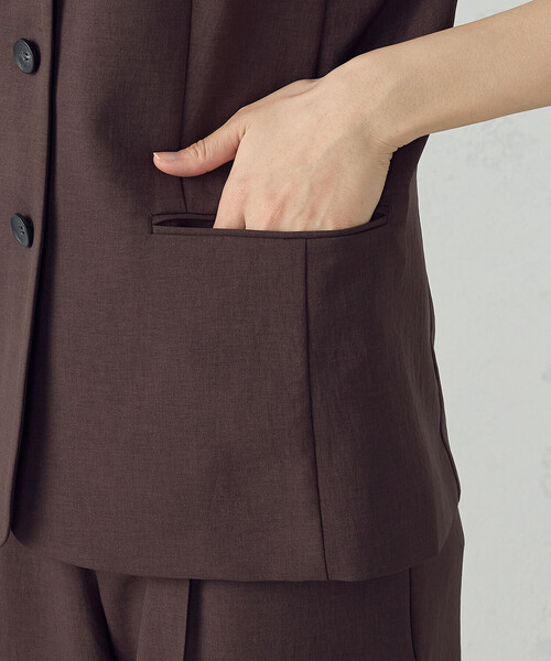 COMME CA ISM（コムサイズム）の「【ＵＶカット・吸汗速乾・接触冷感】kireri　ストレッチドライツイル　ジレ（ベスト・レディース・グレイッシュベージュ/ダークブラウン・MEDIUM/LARGE）」の16枚目の写真