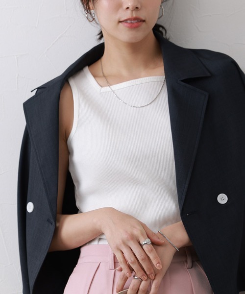 Pierrot（ピエロ）の「【ブラ紐隠し】スクエアネックリブタンクトップ（タンクトップ・レディース・ブラック/オフホワイト/ネイビー/サンドベージュ/チャコール・M/L）」の2枚目の写真