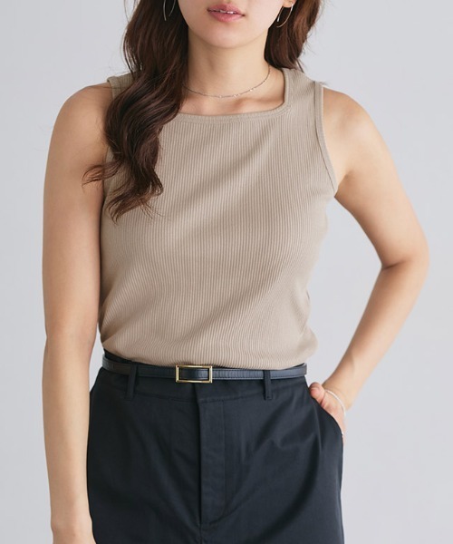 Pierrot（ピエロ）の「【ブラ紐隠し】スクエアネックリブタンクトップ（タンクトップ・レディース・ブラック/オフホワイト/ネイビー/サンドベージュ/チャコール・M/L）」の4枚目の写真