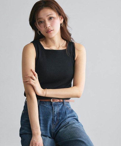 Pierrot（ピエロ）の「【ブラ紐隠し】スクエアネックリブタンクトップ（タンクトップ・レディース・ブラック/オフホワイト/ネイビー/サンドベージュ/チャコール・M/L）」の12枚目の写真