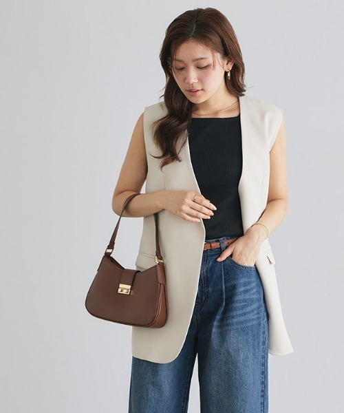 Pierrot（ピエロ）の「【ブラ紐隠し】スクエアネックリブタンクトップ（タンクトップ・レディース・ブラック/オフホワイト/ネイビー/サンドベージュ/チャコール・M/L）」の13枚目の写真