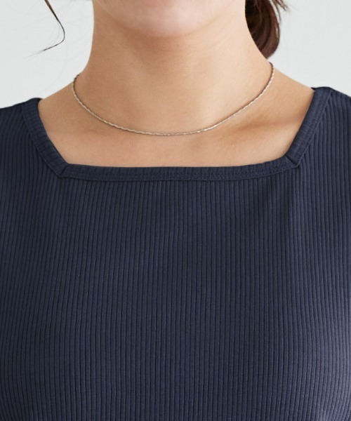 Pierrot（ピエロ）の「【ブラ紐隠し】スクエアネックリブタンクトップ（タンクトップ・レディース・ブラック/オフホワイト/ネイビー/サンドベージュ/チャコール・M/L）」の20枚目の写真