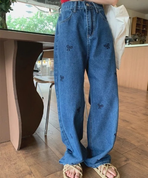 FREE STYLISTS(フリー スタイリスト)の「YUGA_YGMC Ribbon motif wide straight denim pants(デニムパンツ・レディース・ライトブルー/インディゴブルー・S/M/L)」の19枚目の写真
