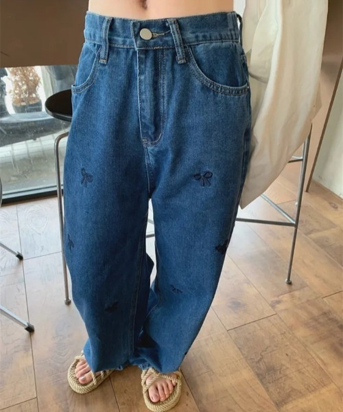 FREE STYLISTS(フリー スタイリスト)の「YUGA_YGMC Ribbon motif wide straight denim pants(デニムパンツ・レディース・ライトブルー/インディゴブルー・S/M/L)」の11枚目の写真