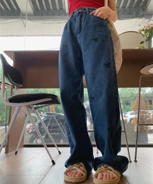 FREE STYLISTS(フリー スタイリスト)の「YUGA_YGMC Ribbon motif wide straight denim pants(デニムパンツ・レディース・ライトブルー/インディゴブルー・S/M/L)」の13枚目の写真