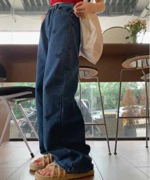 FREE STYLISTS(フリー スタイリスト)の「YUGA_YGMC Ribbon motif wide straight denim pants(デニムパンツ・レディース・ライトブルー/インディゴブルー・S/M/L)」の14枚目の写真