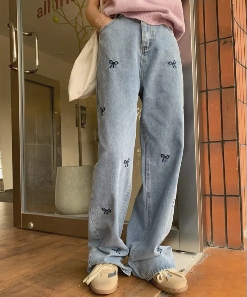 FREE STYLISTS(フリー スタイリスト)の「YUGA_YGMC Ribbon motif wide straight denim pants(デニムパンツ・レディース・ライトブルー/インディゴブルー・S/M/L)」の3枚目の写真