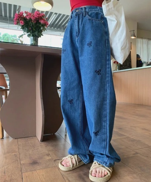 FREE STYLISTS(フリー スタイリスト)の「YUGA_YGMC Ribbon motif wide straight denim pants(デニムパンツ・レディース・ライトブルー/インディゴブルー・S/M/L)」の10枚目の写真