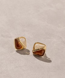 Lilamusant（リラミュゾン）の「【Un】【it】【Lilamusant(リラミュゾン)】ヴィンテージライクモダンデザインピアス　スクエア　バイカラー オケージョン（ピアス（両耳用））」